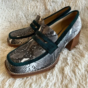 URBAN OUTFITTERS Women’s Gray White Snake Stack Heel Velvet Green Square Toe